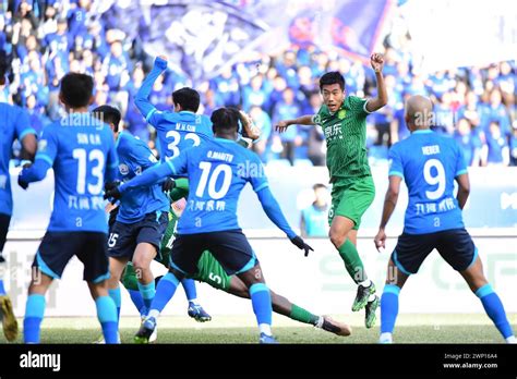 Beijing Guoan vs Cangzhou Mighty Lions: Chinese Super League .